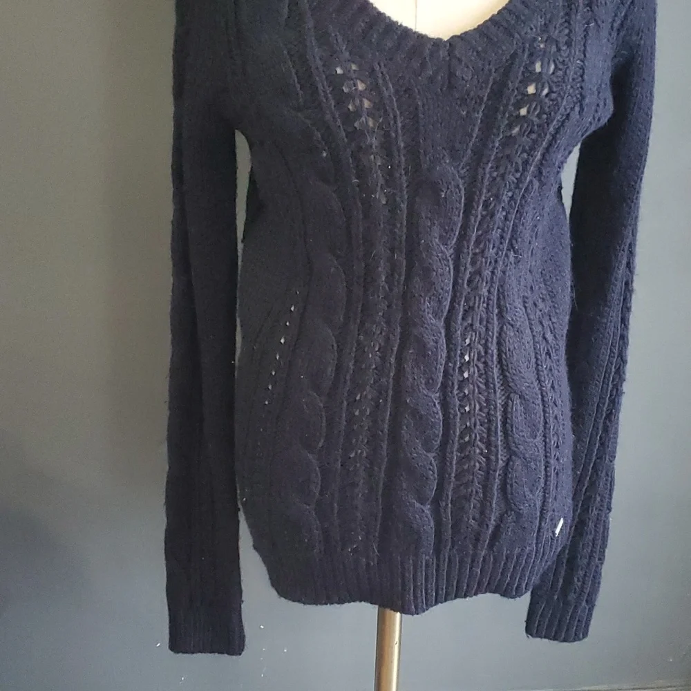 Gilly Hicks woman's blue cable knit vneck pullover sweater size M - Picture 3 of 12